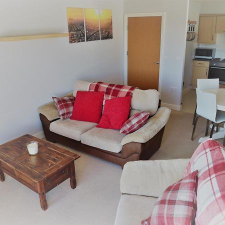 Apartamento 2Br Apt In Crawley W Parking - Near Gatwick Exterior foto