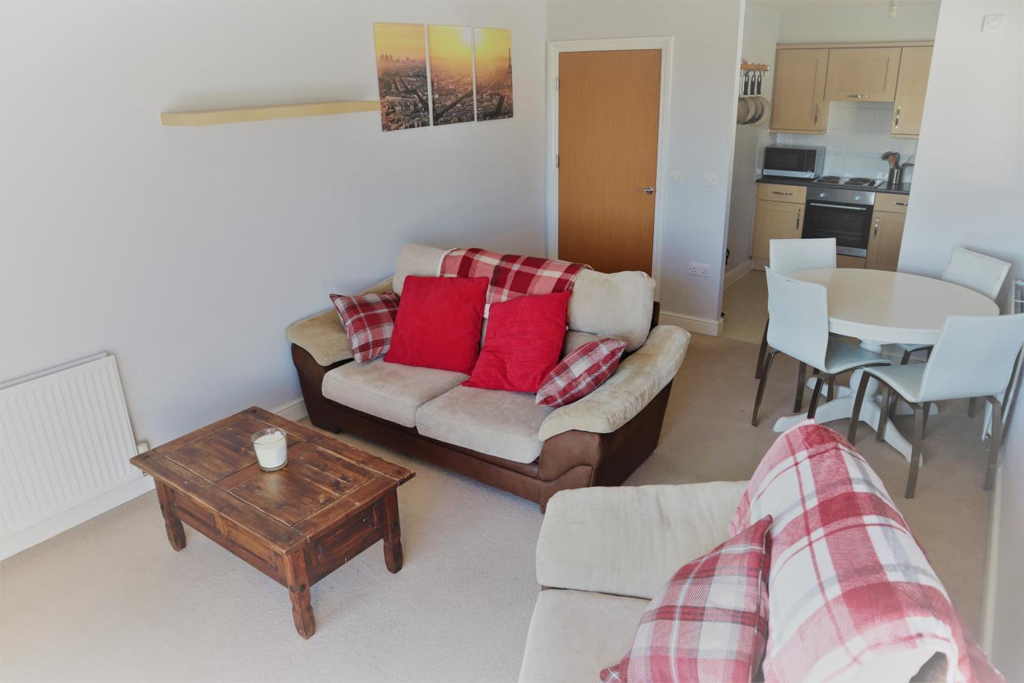 Apartamento 2Br Apt In Crawley W Parking - Near Gatwick Exterior foto